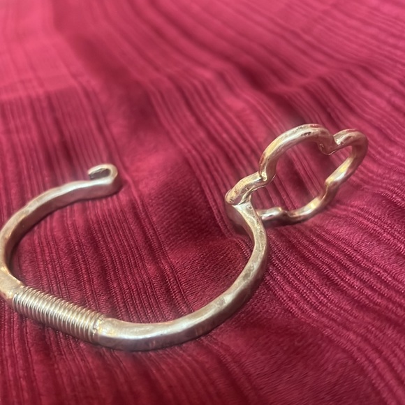 Retractable Bangle - Picture 10 of 16